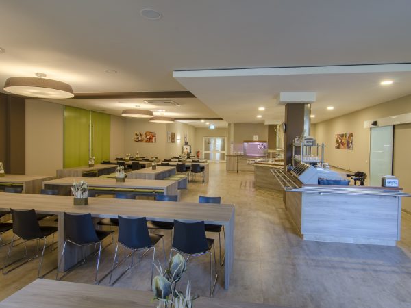 Erweiterbarer Raum des Event Restaurants mit integriertem Buffet